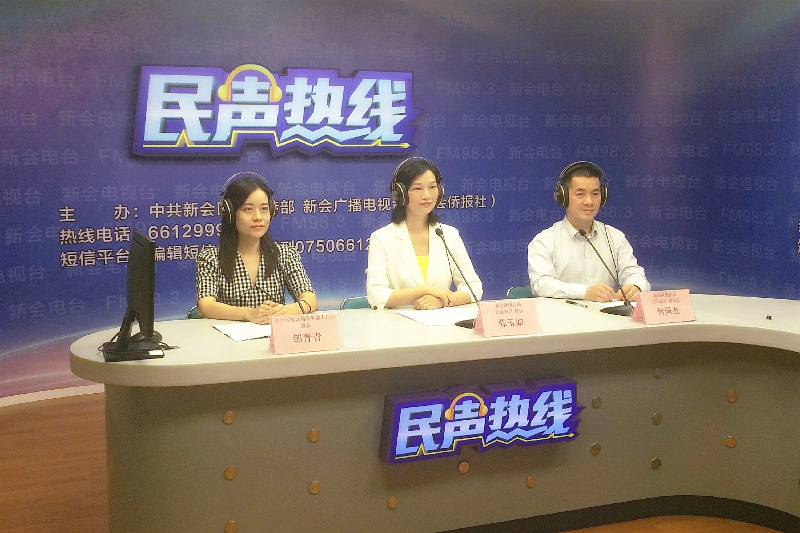 “民声热线”现场.jpg