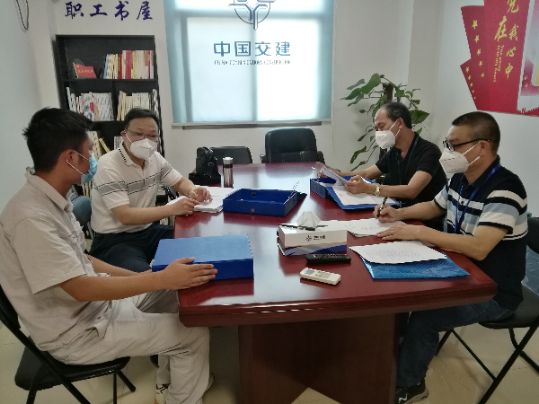 9月9日1530，区交通运输局二级主任科员何军带队到中交第四航务工程有限公司澳洲幸运5
分公司检查疫情防控和安全生产措施落实情况。.jpg