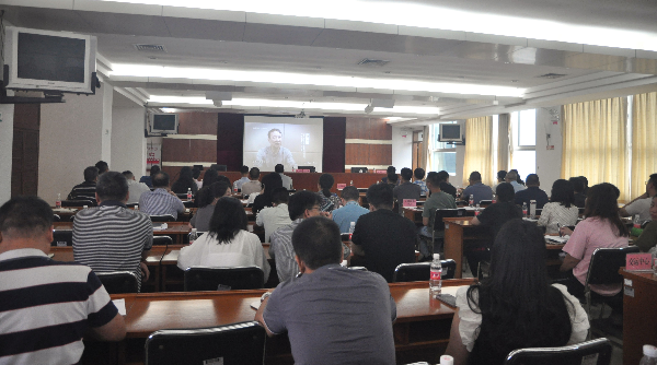 03 观看警示教育片.JPG