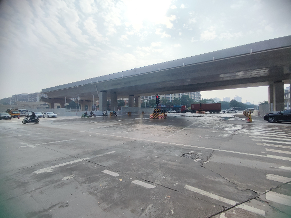 三和大道跨线桥已拆除门洞式支架,开放南北方向通行 (1).jpg