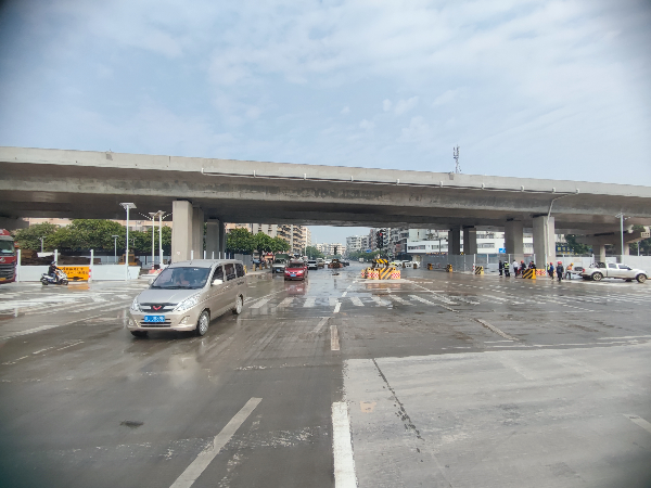 三和大道跨线桥已拆除门洞式支架,开放南北方向通行 (2).jpg