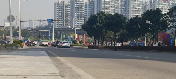 图6:会城大道-新峰路交叉口.jpg