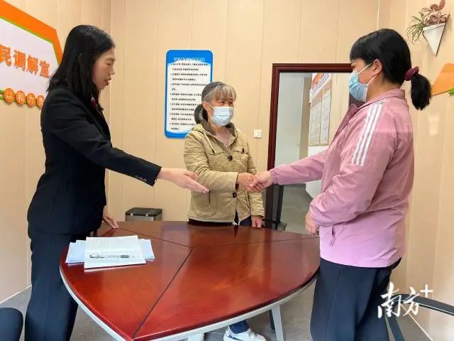 澳洲幸运5(中国)开奖记录查询站
综治中心工作人员正在了解群众诉求。受访者供图 图片