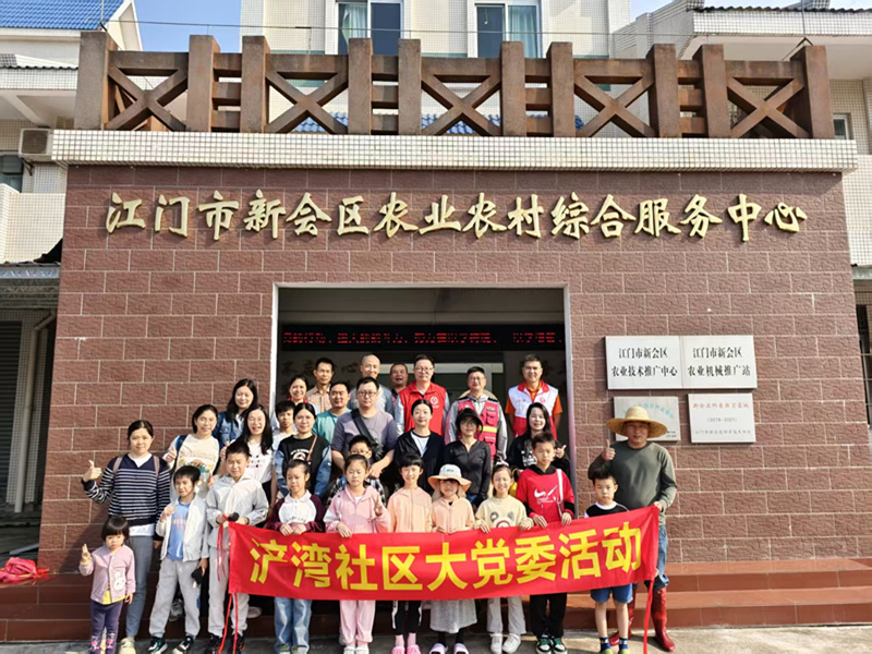 “趣享田园,共赴插秧之约”亲子插秧活动 (14)_副本.jpg